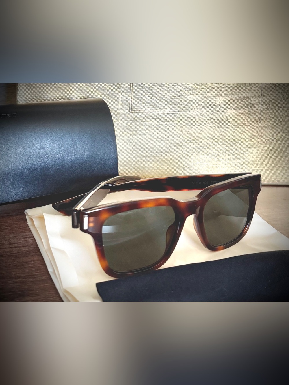 AUTH SAINT LAURENT/YSL sunglasses brown; very good condition *FREE SHIPPING*